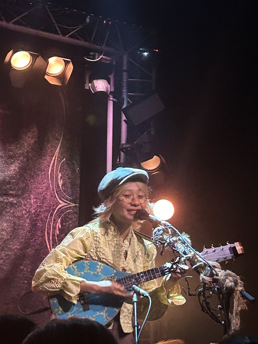 visveryautistic's tweet image. the most whimsical person in all the land 🥹 #yaelokre #foreword #bristol