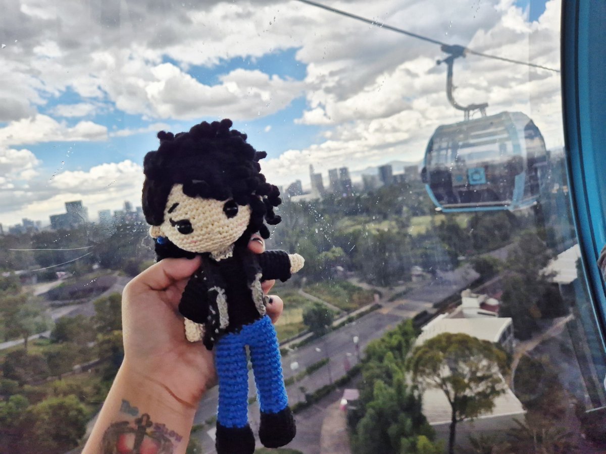 ClerUchiha's tweet photo. Viajando en el cablebus y con su nieve de fresa
#yurimentiras #yuribose #mentiraslaserie https://t.co/jvSPPBqrXz