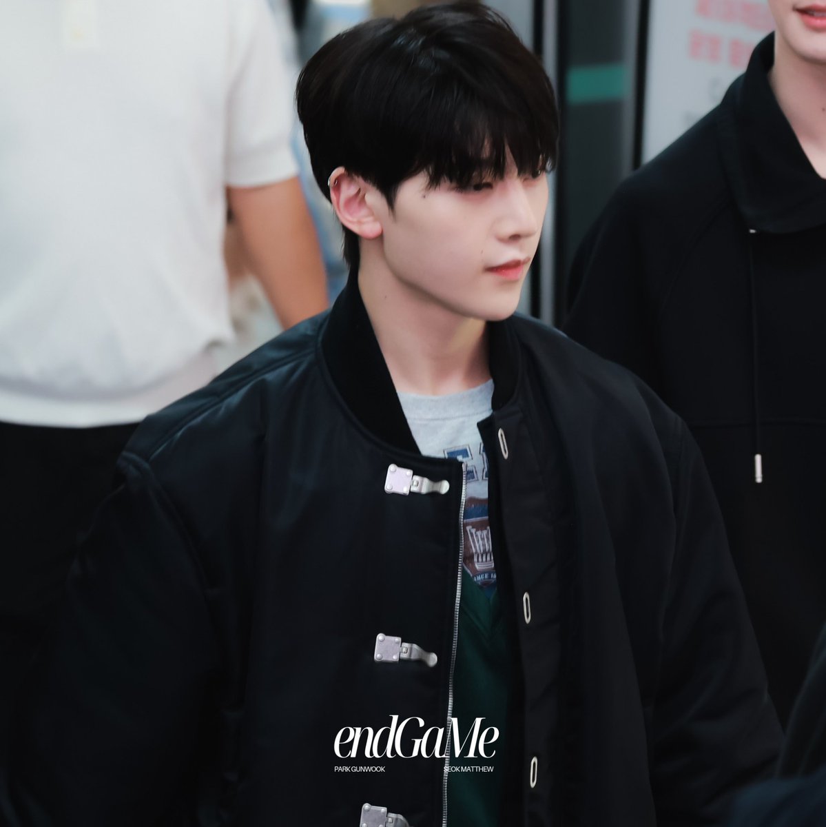 ENDGAME52's tweet image. 250918 ICN 🛫

#박건욱 #석매튜 #맽박즈 #PARKGUNWOOK #SEOKMATTHEW  #MATTPARKZ #パクゴヌク #ソクマシュー #メッパクズ #ZEROBASEONE #제로베이스원 #ZB1