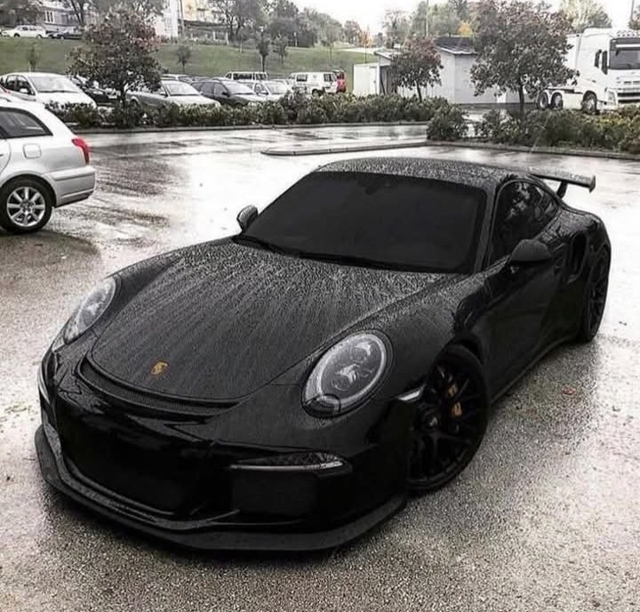#Porsche 🖤🌧️🖤