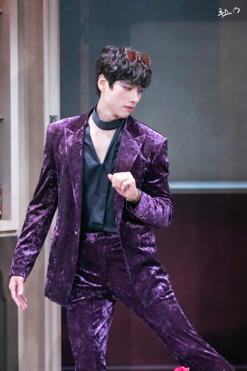 250921 보이즈 인 더 밴드 밤 댄스  커튼콜_WHO I AM

해롤드 윤승우 배우님