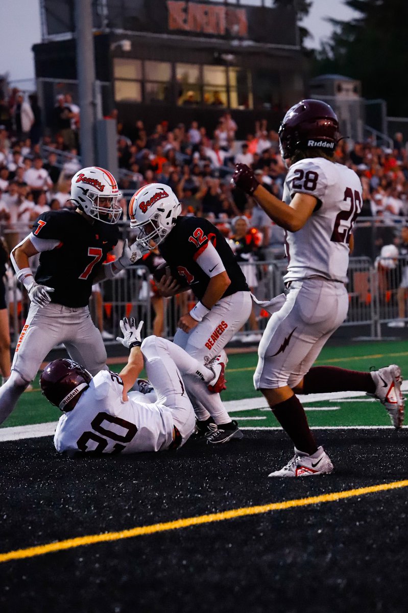 Week 1-3 Highlights
777 Passing yards (13TDS)
98 Rushing yard (1TD)
3-0!
Film- hudl.com/v/2SkiQ1