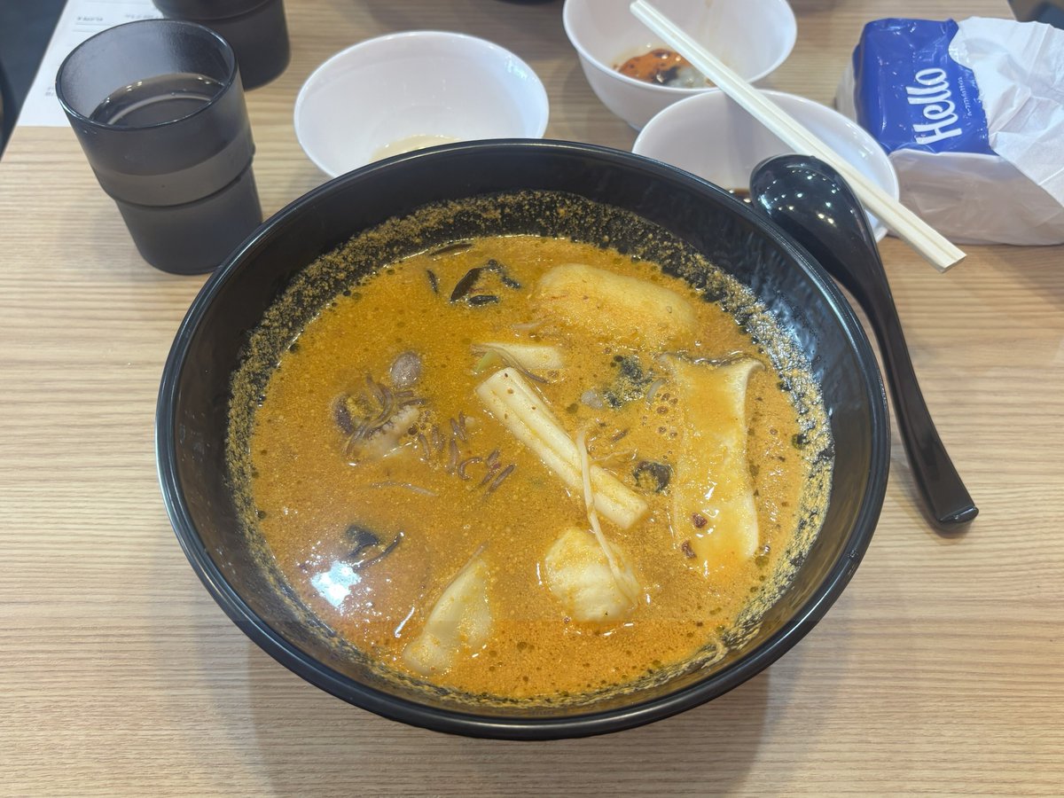最近食べた麻辣湯をご紹介！
麻辣工房の麻辣湯はスープがクリーミーで美味しかったです🥢
ピーナッツや黒酢で味変も出来ました🥜

#コレCARラ
#企業公式相互フォロー
#企業公式秋のフォロー祭り