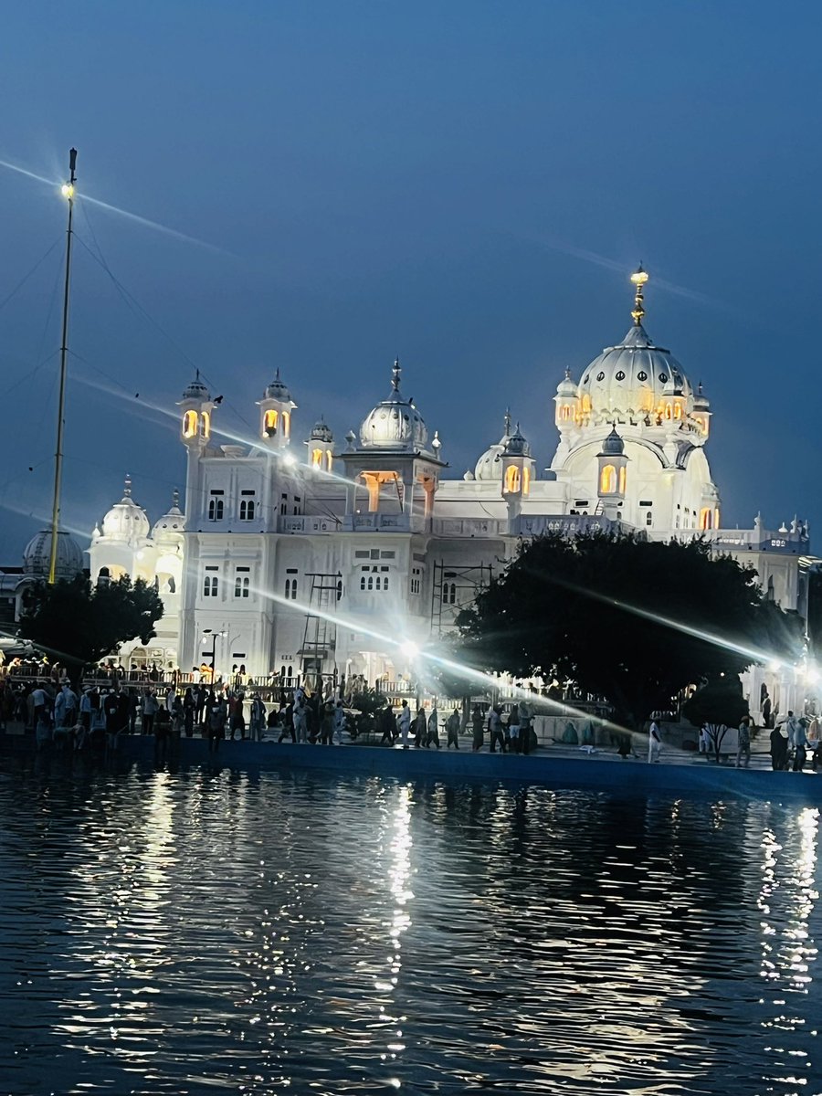 Gill8450's tweet photo. ਆਪੇ ਹਰਿ ਇਕ ਰੰਗੁ ਹੈ ਆਪੇ ਬਹੁ ਰੰਗੀ ॥

ਜੋ ਤਿਸੁ ਭਾਵੈ ਨਾਨਕਾ ਸਾਈ ਗਲ ਚੰਗੀ ॥

ਵਾਹਿਗੁਰੂ ਜੀ 🙏 https://t.co/CJeJFKp5lv