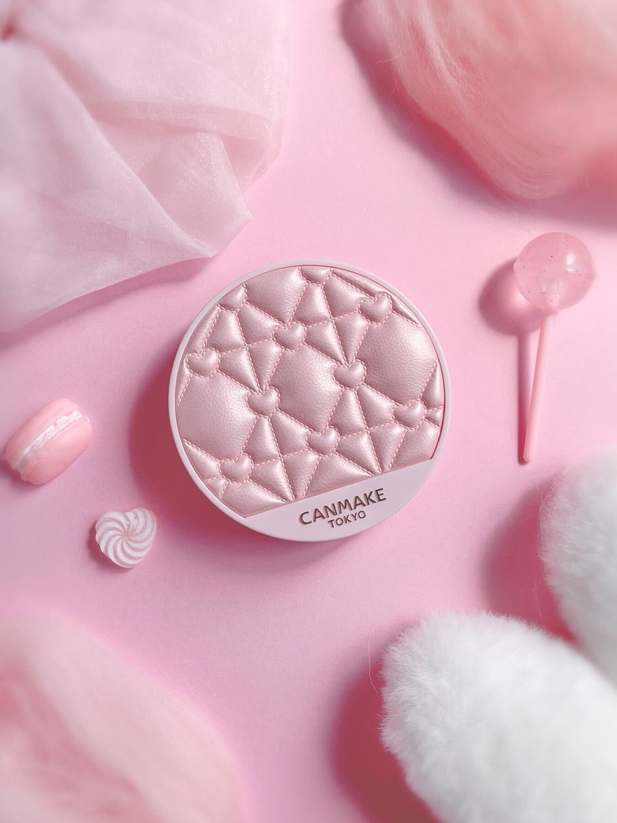 どういうこと…！？可愛すぎない🥺🎀？
キャンメイクのバズりパウダーが、光沢レザー調×ぷっくりキルティング調パケで限定登場🫶🏻これが約1,000円って信じられん😭
