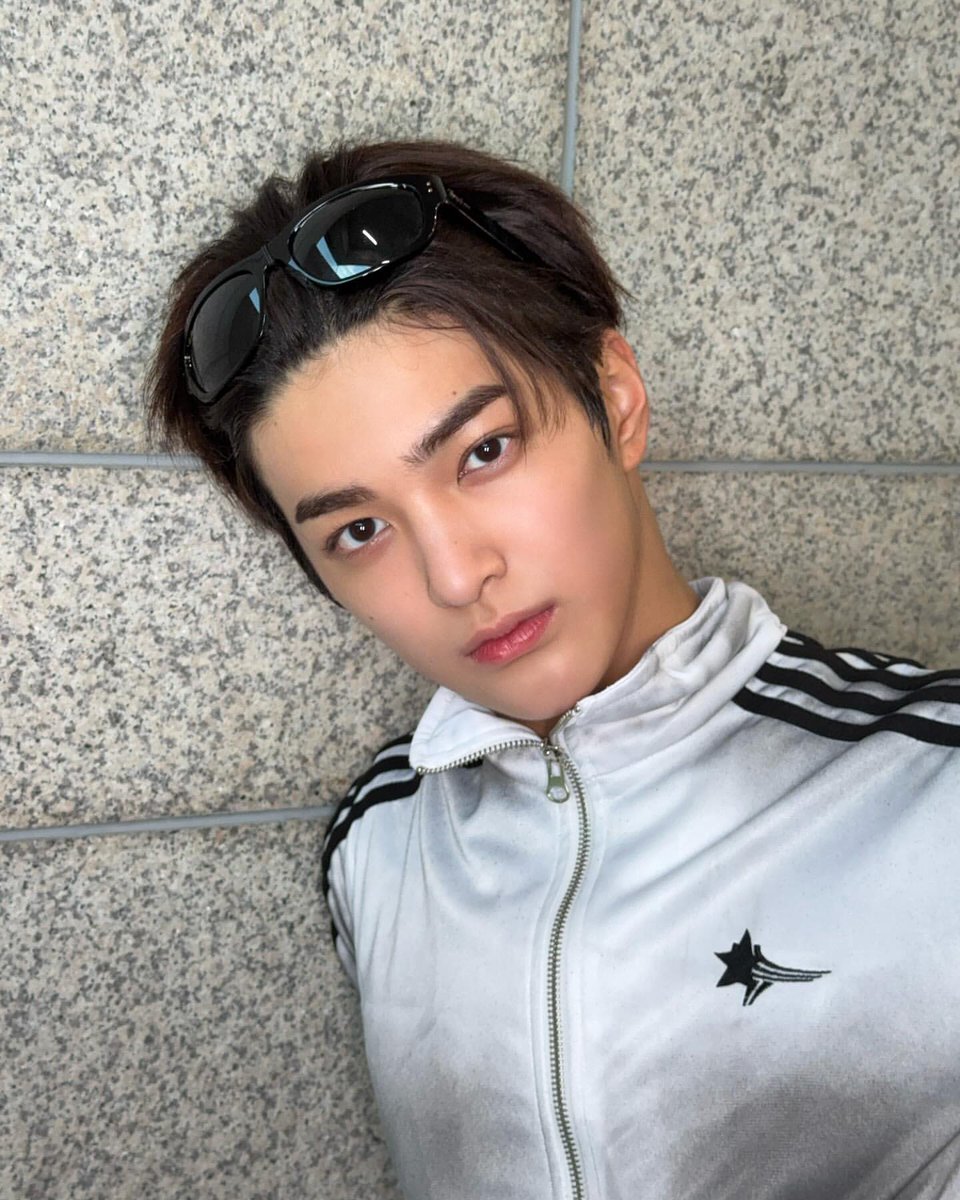 keonhofeed's tweet photo. I LOVE HIS FACE CARD https://t.co/Ax8goNNtk7