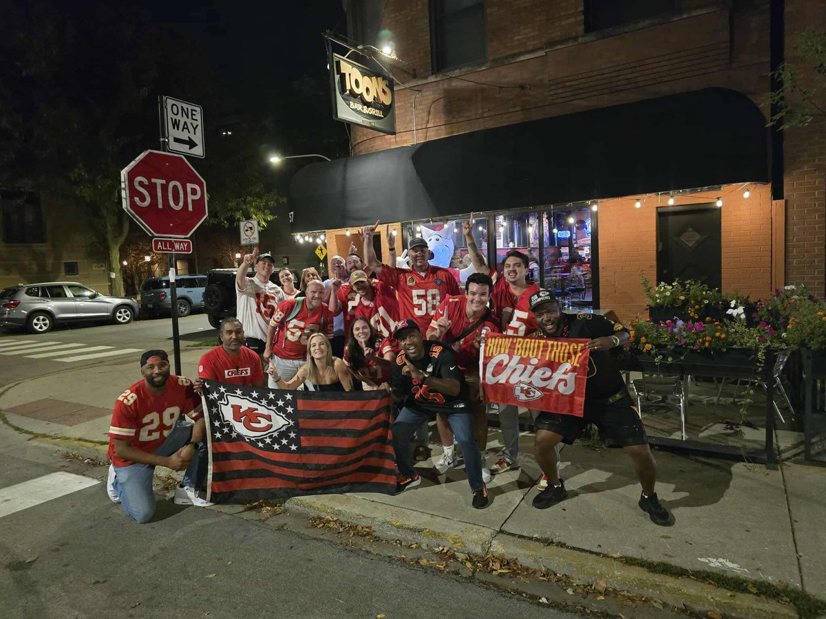 Got that first dub of 2025, let’s rack some more boys! <a href="/ToonsChicago/">Toons Bar & Grill</a> 🍻