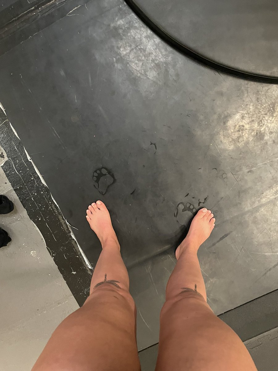 Sweaty feet @ pole class
