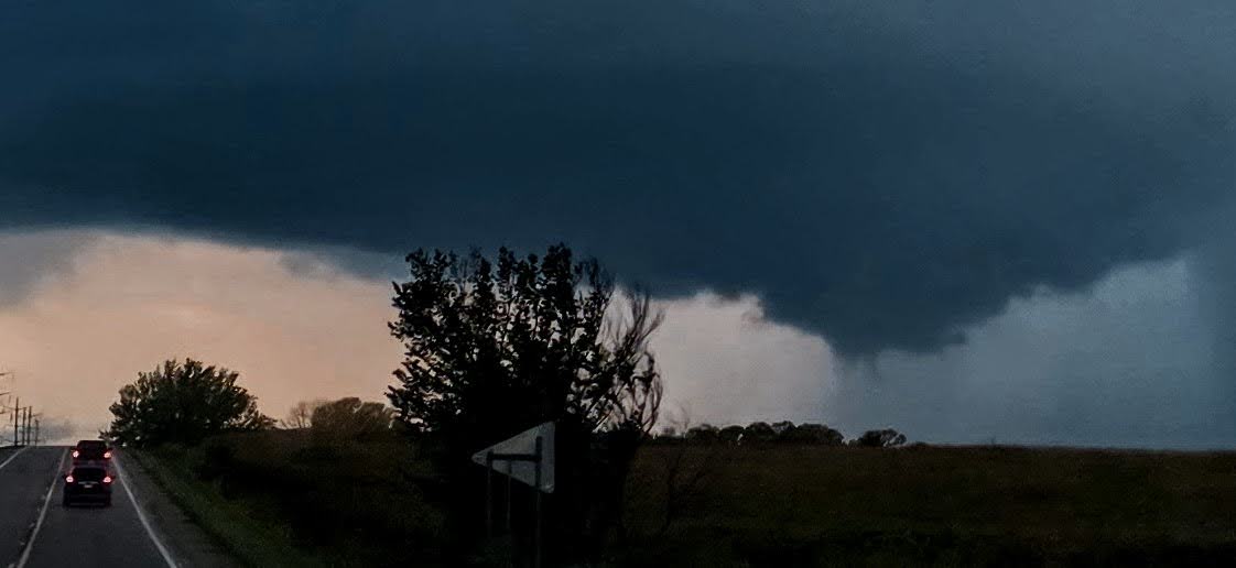 MNCloudProject's tweet image. Here is a pic for that SN funnel report near Waterville. 

Taken east of Waterville on HWY60- looking west at 7:12pm. 

It didn't last long, but it was there. #mnwx