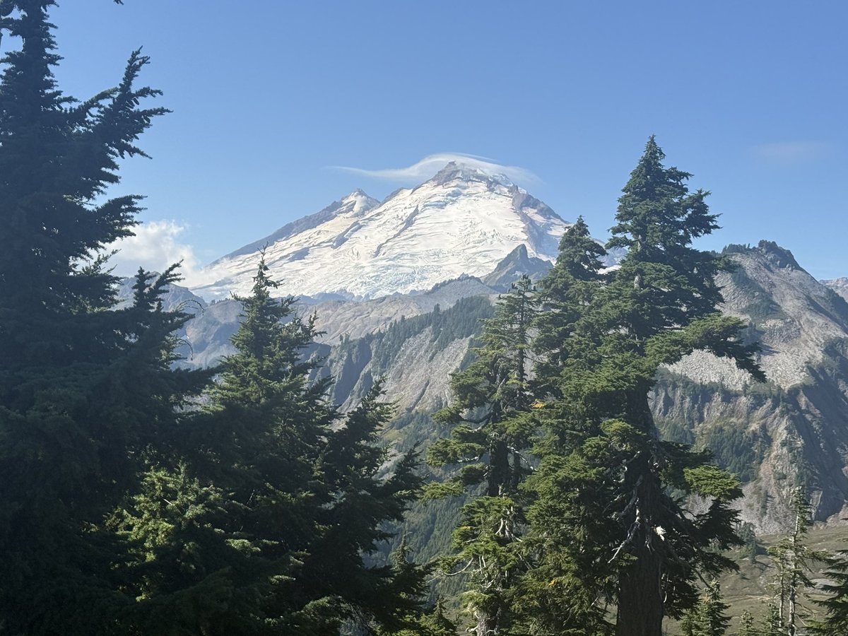 basharatw's tweet image. Wrapped up summer at Artist Point&apos;s Chain Lakes hike! Time to cozy up and welcome autumn 🍂 weather starting trow!  @NCascadesNPS