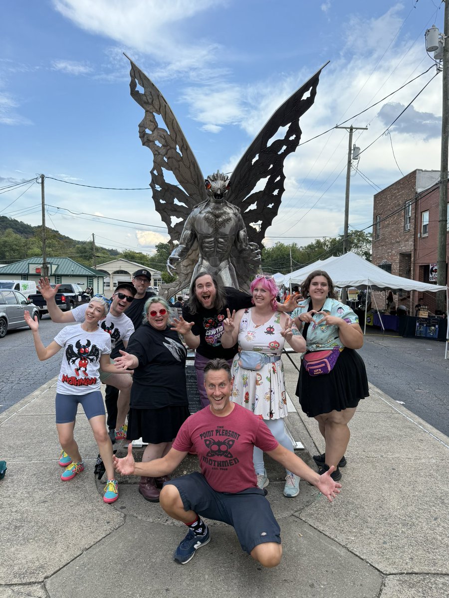 geekboypress's tweet image. Love my Mothman Fam! #MothmanFestival