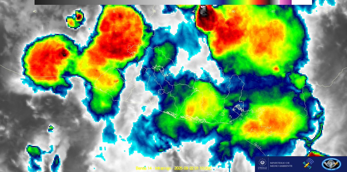 A esta hora, el cielo se mantiene mayormente nublado, con lluvias a lo largo de la cadena volcánica, principalmente en las zonas central, paracentral y oriental del país