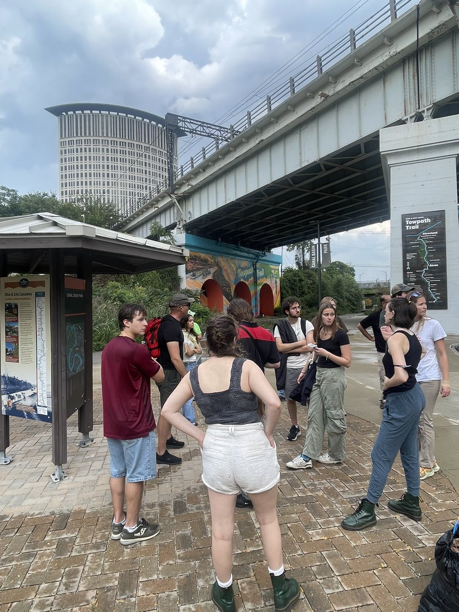 alithearchitect's tweet image. Beautiful, inspiring afternoon touring (w/ Phil and Christine) to students of the “sustainable cities” track at @oberlincollege about Cleveland and Euclid’s waterfronts, Midtown development and their options for graduate school at @KentState including coursework at the @ksuCUDC!