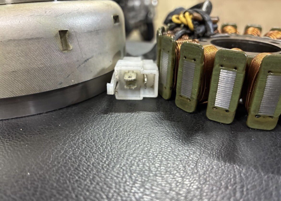 BIKEbyebye420's tweet photo. インパル400 ＧＫ79Ａ　スズキ
純正ジェネレーター　フライホイール　
ほぼ新品です‼️

新品で購入しました。
1度取り付けましたが、
車両売却により取り外しました　
エンジン始動時問題無く使えました　
発送はヤマト宅急便着払いです！

～兵庫より～全国陸送🚚🙆‍♂️
関西どこよりも速く届けます!!!!!!!!!💪✨

詳細 相談等 DMお待ちしております🙇‍♂️

#バイク屋　#バイク売買
#純正ジェネレーター 
#インパル