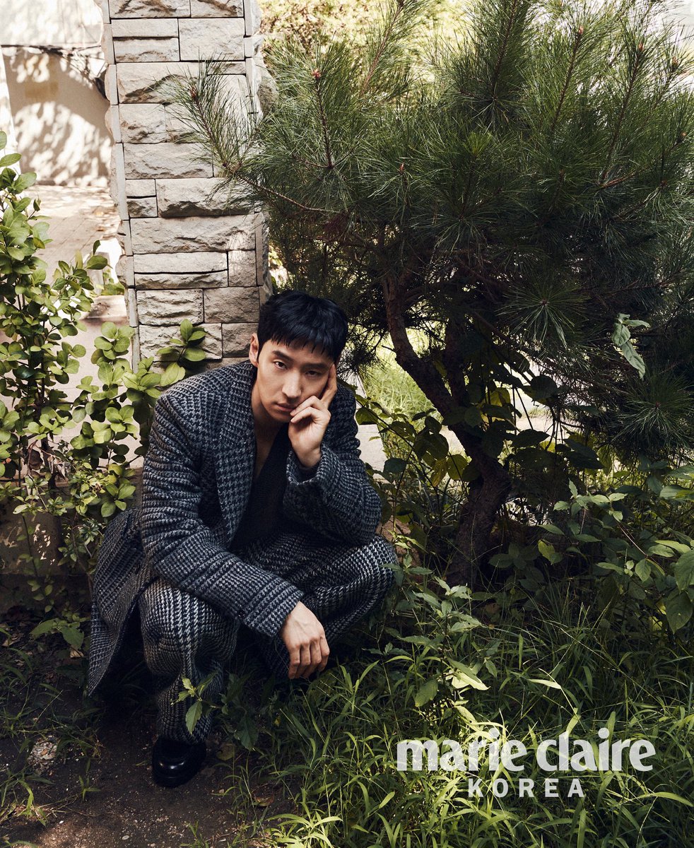 사진에서 담배냄새 나요 🤤
이런 날카로운 느낌 졓다,,,♡