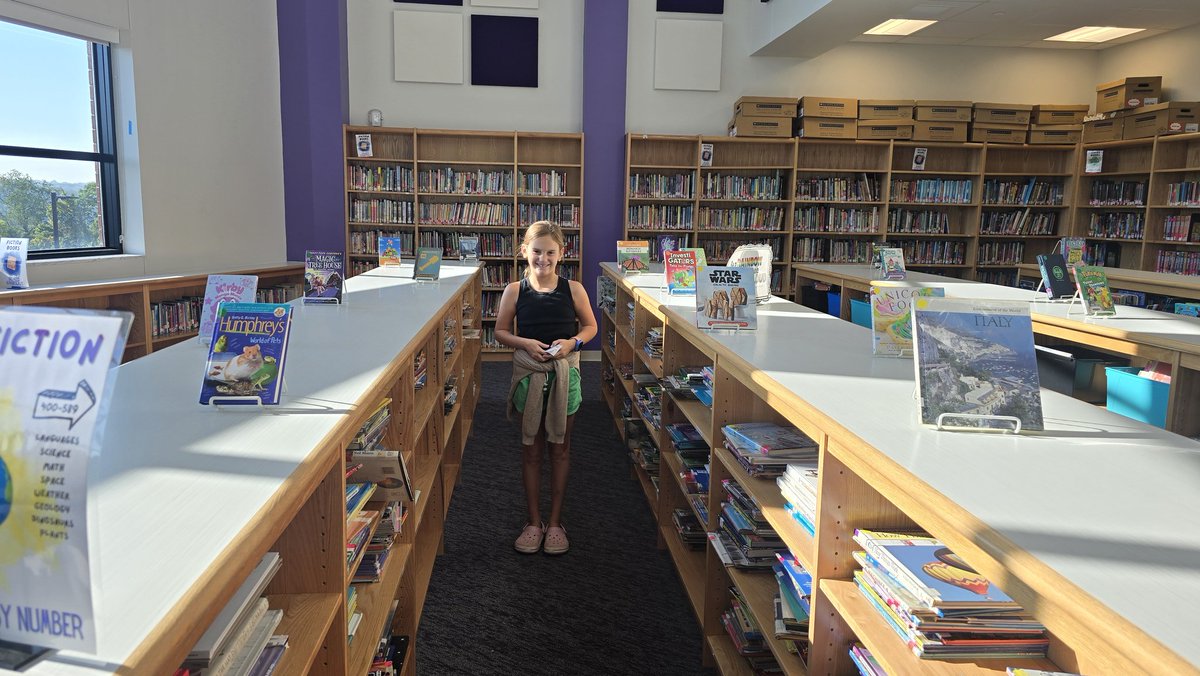 SeidlSTEAMspace's tweet image. Looking forward to another day of exploring our library for new books tomorrow! Students have been so excited to find awesome books to read. We have a cart full of brand new books! I also had help from my first helper of the year who made a wonderful book display to showcase!