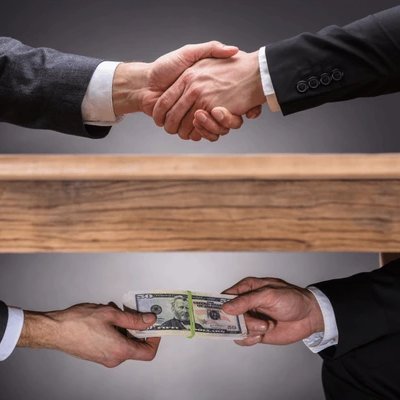 Tom Homan allegedly accepted $50,000 in cash from undercover agents posing as business executives.
 
He indicated he’d help them win government contracts to detain immigrants if Trump won.
 
Blatant corruption.