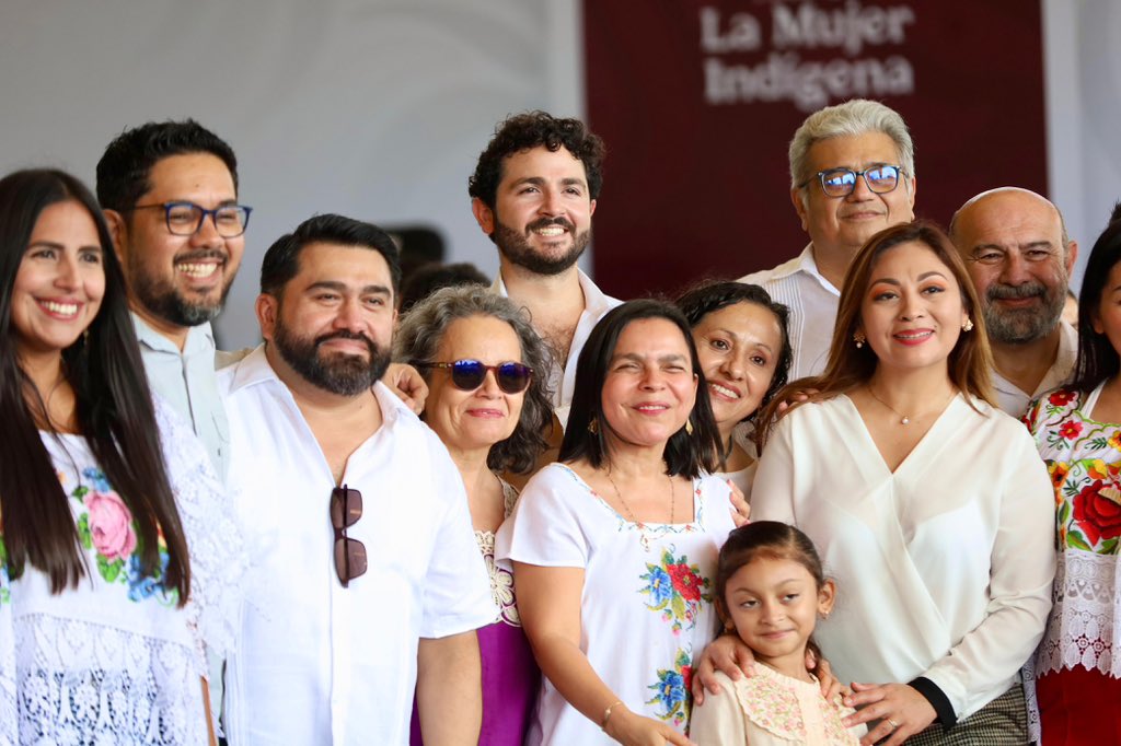 Milo_barrera's tweet image. ✅ Estuvimos presentes en el Primer Informe de la Presidenta @Claudiashein en Yucatán.

Cuando se trabaja en unidad, los proyectos se convierten en realidades que cambian vidas. 💪🏼
Sigamos caminando juntos con visión y compromiso, para que Yucatán y México sigan creciendo fuertes…