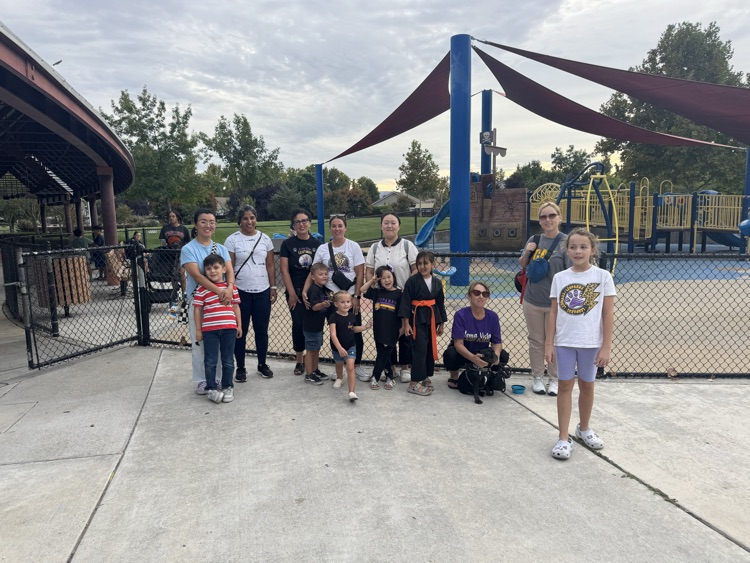 JulieCroy11's tweet image. Loma Vista’s first Belonging Bunch gathering at Veteran’s Park! It was so amazing to connect with families . We even met Mrs. Sander’s dog! #lvpride #weareBUSD