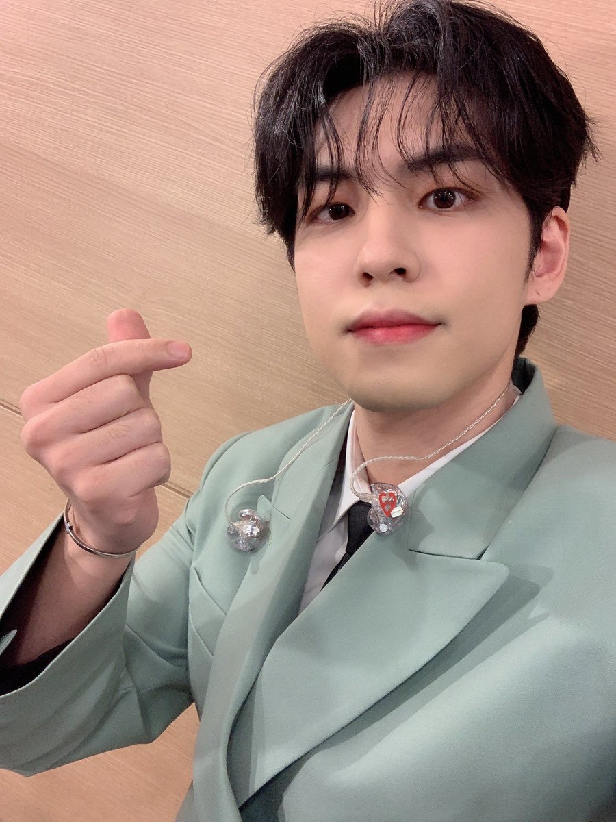 hourlywonpil's tweet photo. #WONPIL #원필
#DAY6 #데이식스 https://t.co/FJhl26mu8g