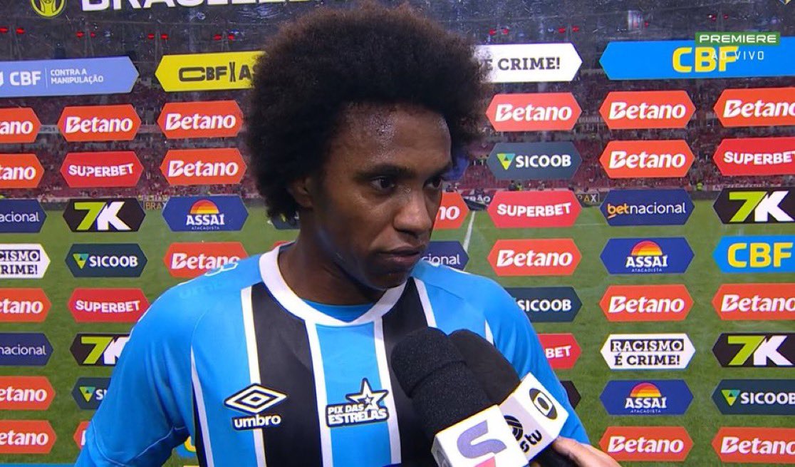 "Honestamente, tirando o lado da arbitragem, a adaptação foi bastante tranquila. Gramado bom, clima londrino e uma torcida de teatro na arquibancada. Me senti num Brentford x Chelsea pela Premier League. 

Thank you everyone"