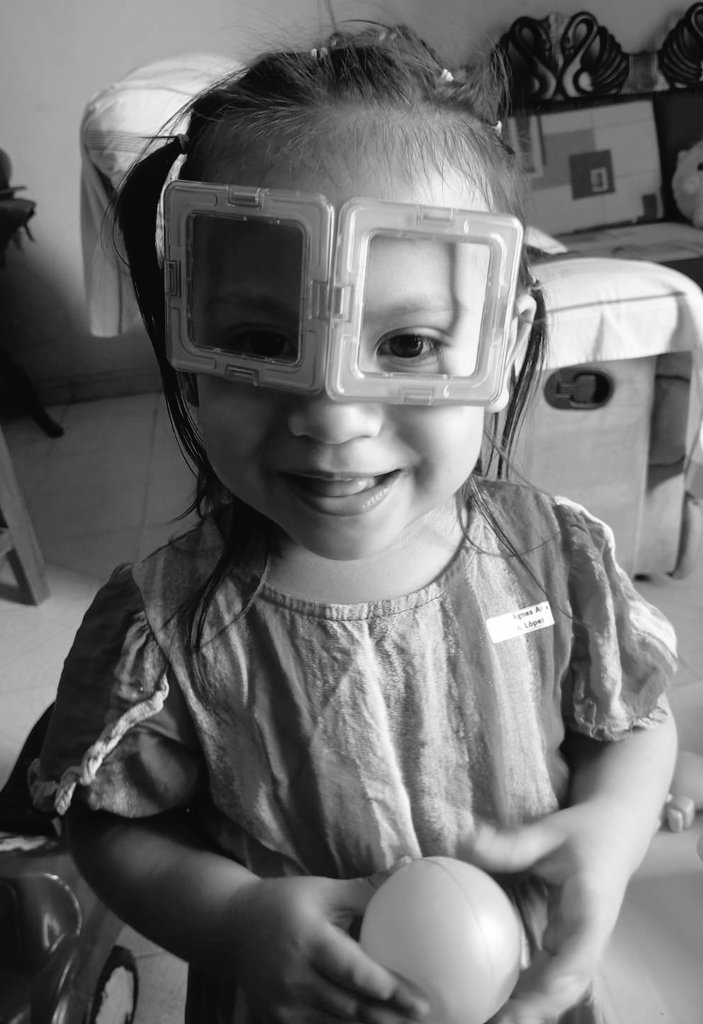 Me descubro en sus ojos, en sus modos.