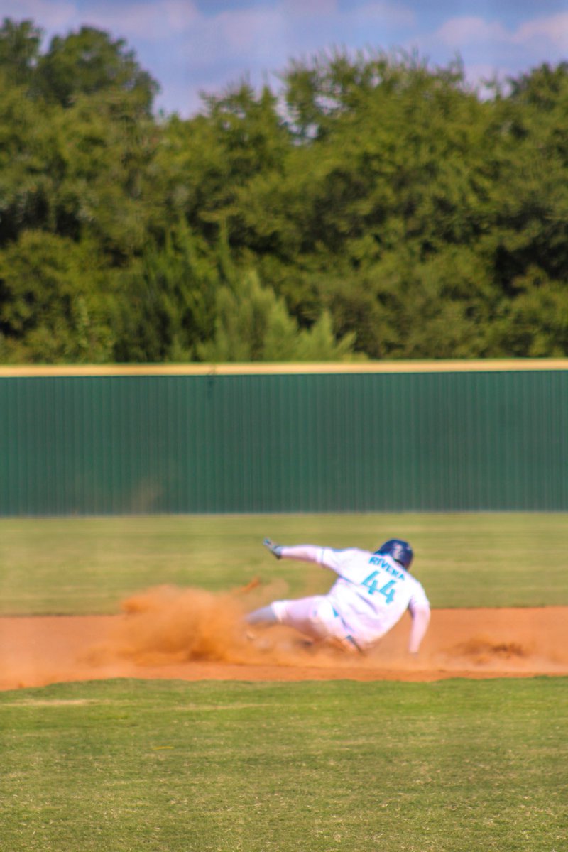 Osito44VR's tweet photo. It was a good day for some @NTXKingBaseball 
Went 3 for 4
5 RBIs 
1 double
1 walk 
2 HBP

@LDBellBaseball https://t.co/2dy6GAmSSd