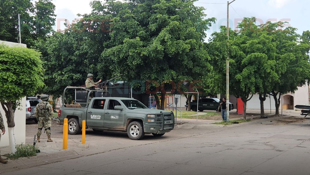 Riodoce_mx's tweet photo. #Policíaca | Un hombre que había sido #levantado fue #localizadosinvida al oriente de #Culiacán, el operativo se desató una persecución y balacera entre elementos de la #Defensa y presuntos gatilleros, lo que dejó dos detenidos.
https://t.co/4mOJVYixoJ https://t.co/RggWtjhEA4