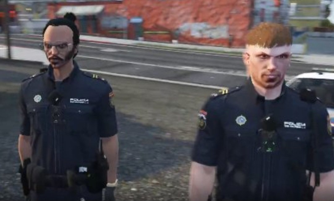 Mismo fondo, diferentes Polis.
Mi patrulla pg favorita 🫂❤️‍🩹
<a href="/bythenox/">Nox</a> <a href="/VenomHunt3rs/">Venomsiiito</a> 

Gracias por darme la oportunidad de compartir tantos buenos momentos con ustedes dos jijiji, en serio disfruto mucho verlos y reírme todo el tiempo.
(Me encanta la segunda foto JAJAJA)