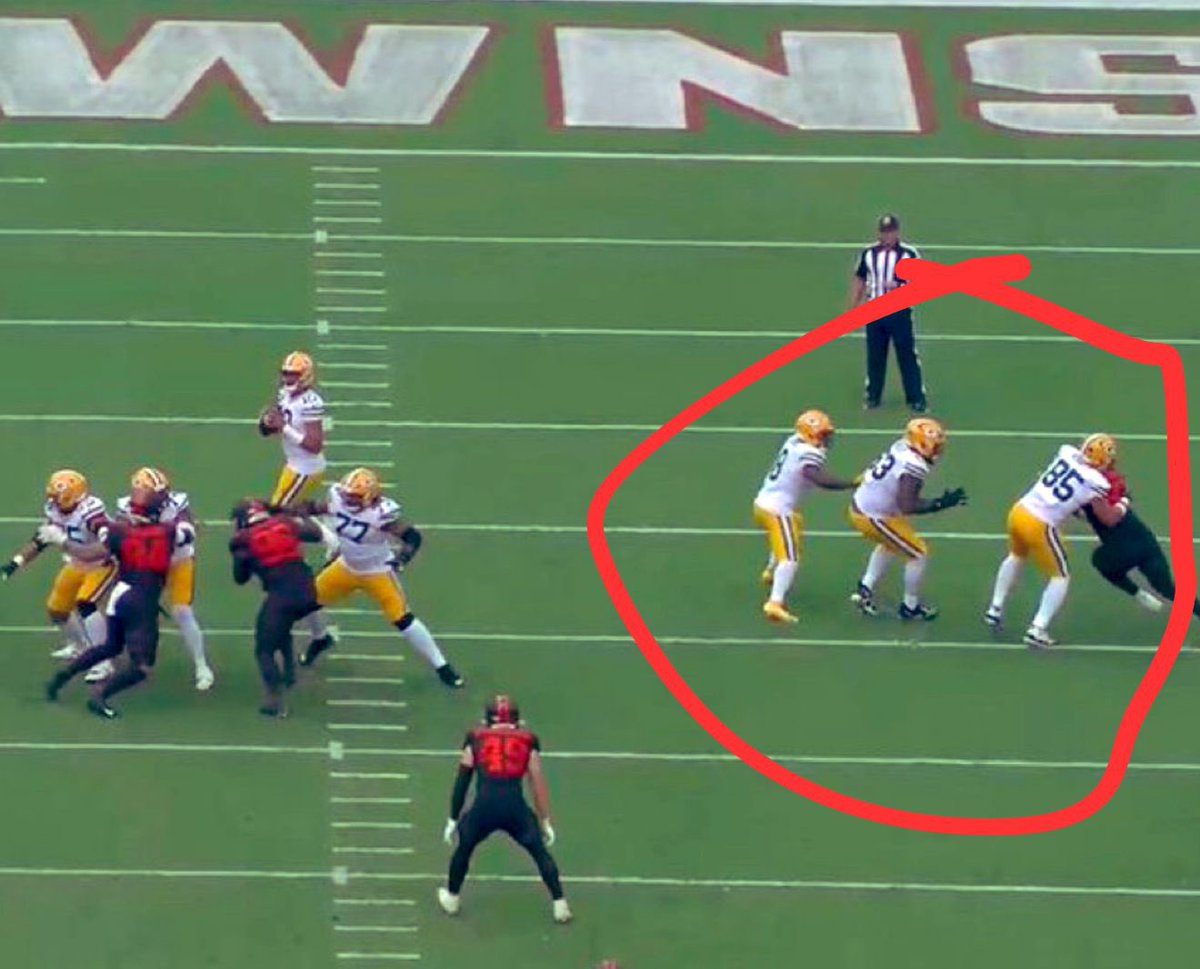 MLFootball's tweet photo. INSANE: The Green Bay #Packers were TRIPLE-TEAMING #Browns superstar pass rusher Myles Garrett throughout today’s game.

😳

The only way to stop Garrett is by triple-teaming him. https://t.co/Rq4VX6csts