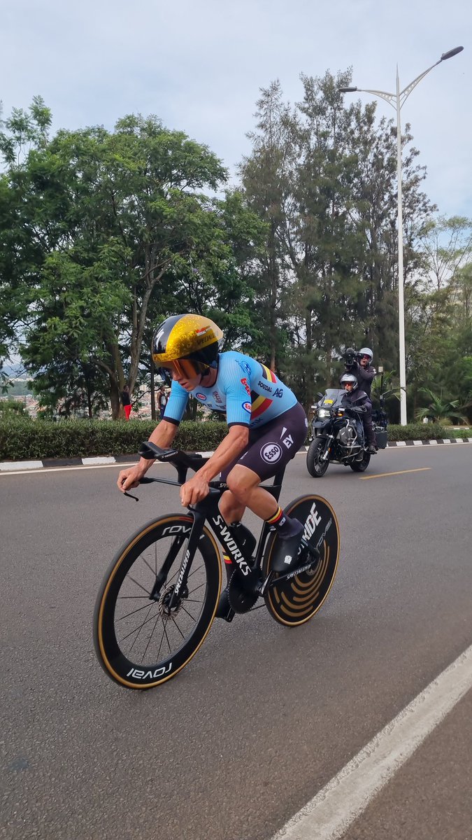 Dominant performance by <a href="/EvenepoelRemco/">Remco Evenepoel</a> overtaking World #1 <a href="/TamauPogi/">Tadej Pogačar</a> at the <a href="/UCI_cycling/">UCI</a> Men Elite Individual Time Trial! #VisitRwanda #Kigali2025