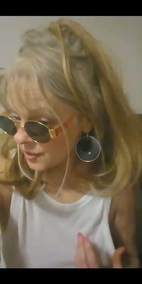 Yes I always look this corn-fused now👀 You should see kitty run when when I try to pet her while wearing my tinfoil hat👻 poor baby! 😭