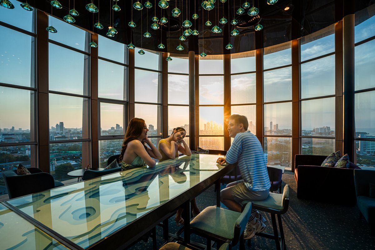 HITZThailand's tweet image. 🤩✨ ห้ามพลาด!! ลุ้นรับที่พักหรู 2 วัน 1 คืน ฟรี! ที่ #CentrePointPrimeHotelPattaya 

🌴พักสบายในโรงแรมใหญ่ใจกลาง #พัทยา เหนือ พร้อมสนุกสนานกับ 🌊 #TheWave สวนน้ำคลื่นเทียมสไตล์ฮาวาย 🌺 สนุกได้ทั้งเด็กและผู้ใหญ่ ห้องพักกว้าง นอนสบาย สิ่งอำนวยความสะดวกครบครัน ใกล้แหล่งท่องเที่ยว