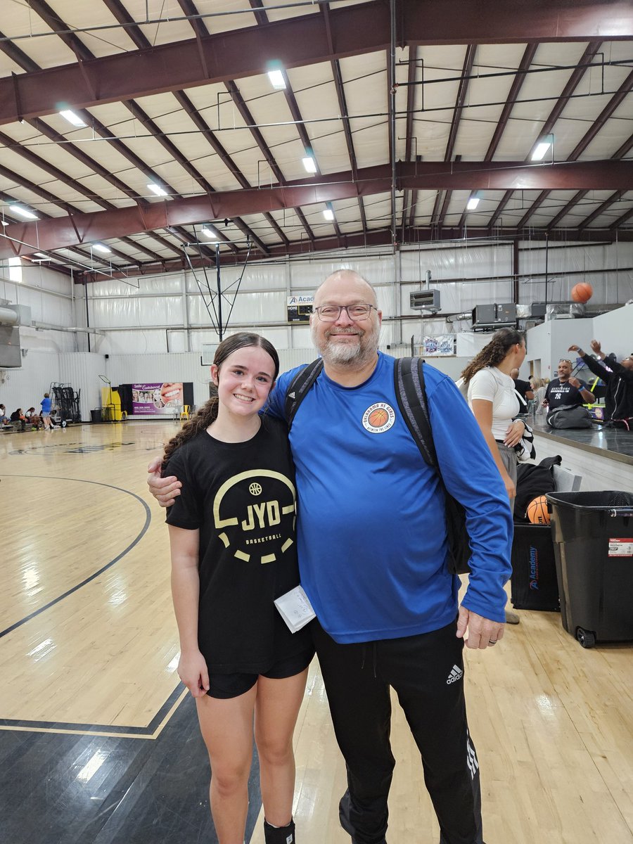 Gabbyflorence29's tweet photo. Thank you for the invite @I35Showcase_GBB. Playing for @Coach_OQuinn92 Saturday was so much fun. @ZoeHyde2029 was great all day and @Addie_VanGilder was on fire. @JYDBasketball played great all day. Also got to see @coachjvick1. Blessed to have the opportunity to gain more experience!