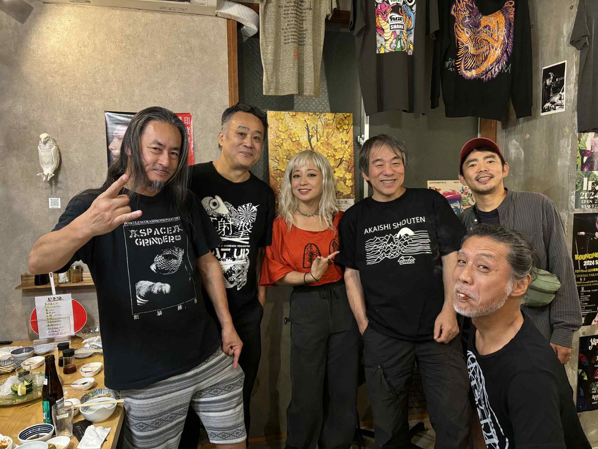 doravideo's tweet photo. 昨晩の防府印度洋最高に楽しかった‼️ビッキーも念願叶い大友氏と共演出来て嬉しそう‼️大友氏のギターソロ久々に生で聴いたけどやっぱり凄い‼️強烈な倍音で気を失いそうに成った。打上も大盛り上がりで楽しかった‼️またやります‼️来てくれたお客さん印度洋ありがとう‼️
#大友良英
#evicshen
#一楽儀光 https://t.co/ZpDzL6lPFp
