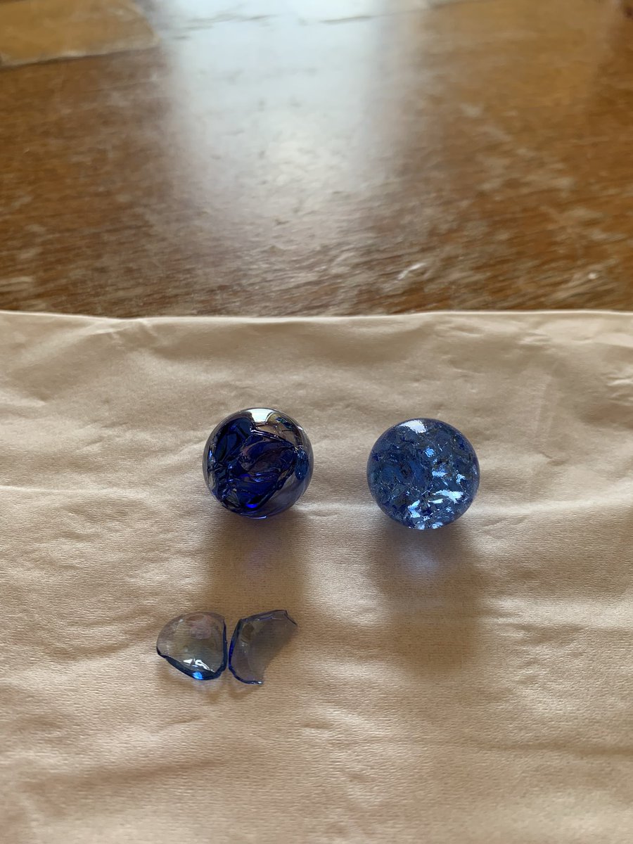 トースターでクラックビー玉やってみた🔮
左のオーロラ加工されたビー玉は割れちゃった💦でも綺麗✨
右のビー玉は成功かな？