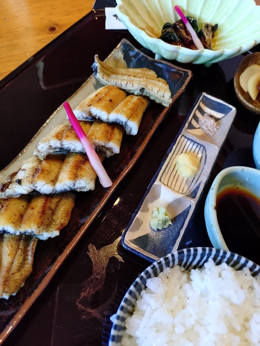 manta0717's tweet photo. ランチは、白焼き＆肝焼き。
(⁠.⁠ ⁠❛⁠ ⁠ᴗ⁠ ⁠❛⁠.⁠) https://t.co/ZaH7tARdB1