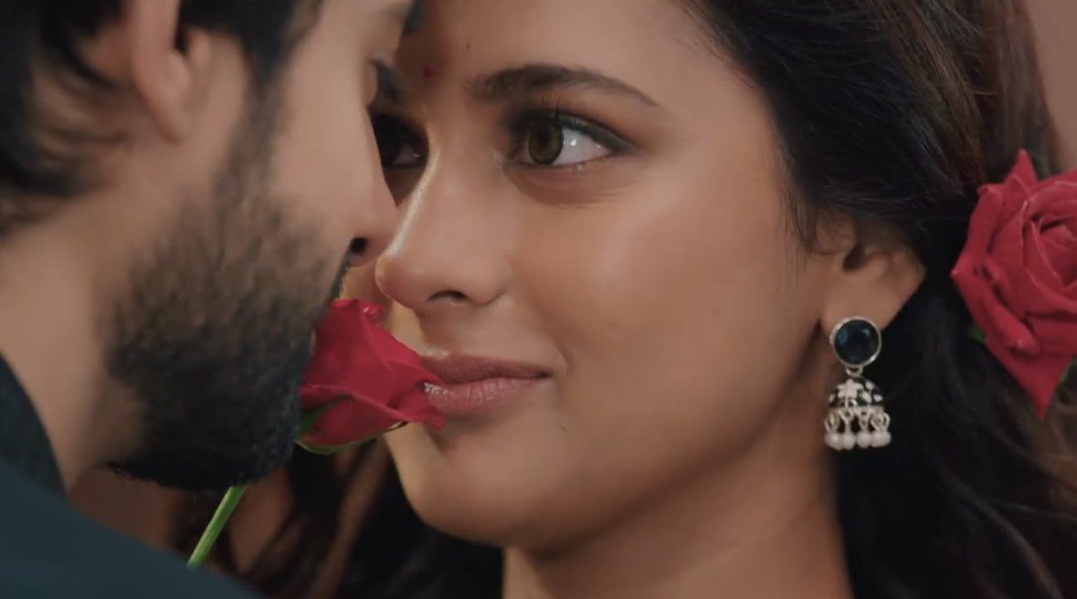 The last episode 🥺🤍 what a beautiful closure… every character got their moment. That confession though 🤌🏻 has my whole 💗 Such a lovely  way to end KaVeer’s story. Gonna miss them so much 🥺

Started like this                ended like that 
#abrarqazi #AfiaTayebali #knnkss