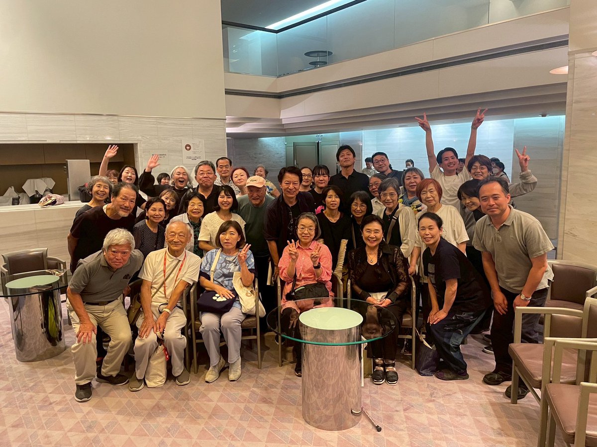 minoringo_go's tweet image. 昨日は香川市民劇場での例会でした!
会報のインタビューに、終演後はロビー交流会も✨色々お話しさせていただき、また沢山の感想をお聞きすることができて嬉しい時間でした☺️
会館ロビーからは美しい瀬戸内海が…🚢
うどんも美味しかった〜🥢
大満喫の高松2日間!
ありがとうございました🫶