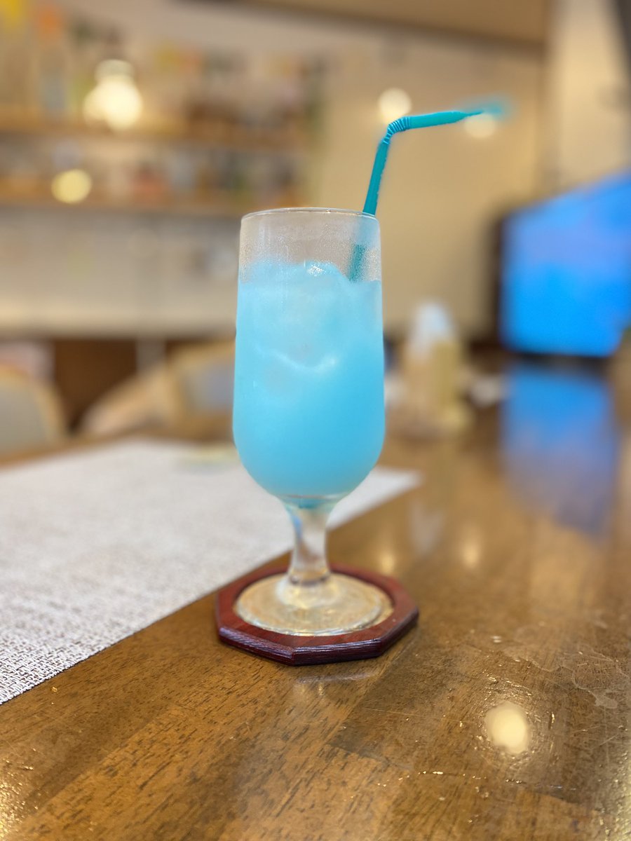 shinyamakitchen's tweet photo. 今更ですがカルピスをメニューに入れよう
と思いオシャレに色をつけてみた。

なんか違う気がする、、、🙃

また試作します！

#宇部市カフェ
 #カルピス https://t.co/84tWaDGvt7
