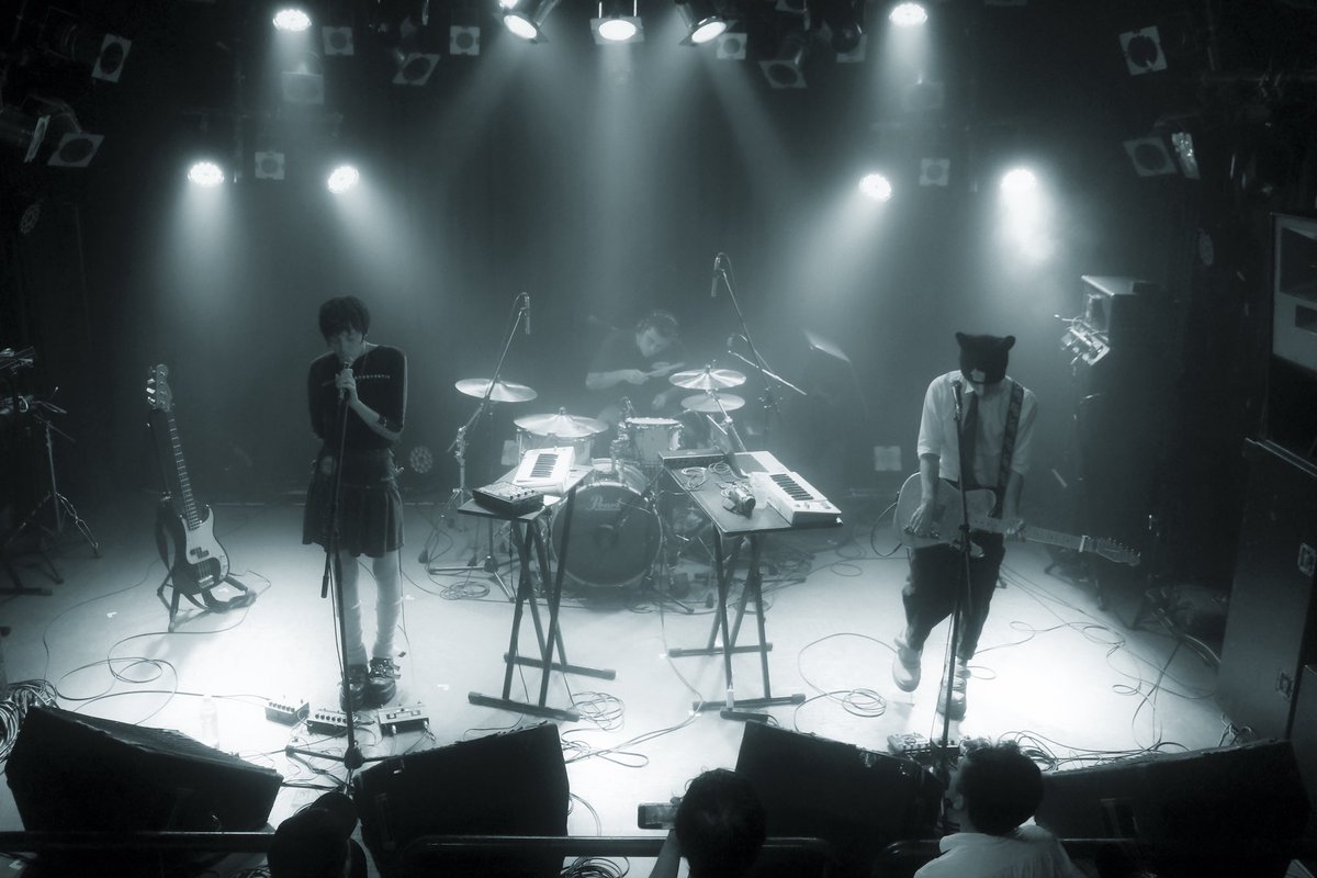 New_Action's tweet photo. 🪩SET LIST
1. Window Seat 
2. IRL
3. That Place In Time
4. Pitch Pop
5. Puzzle
6. Playground
7. Magic Pierrot

🎸Tapeworms (@Tapewormsband)
📸photo by ゆーた (@yt_sw12) https://t.co/WGXaVI1HRA