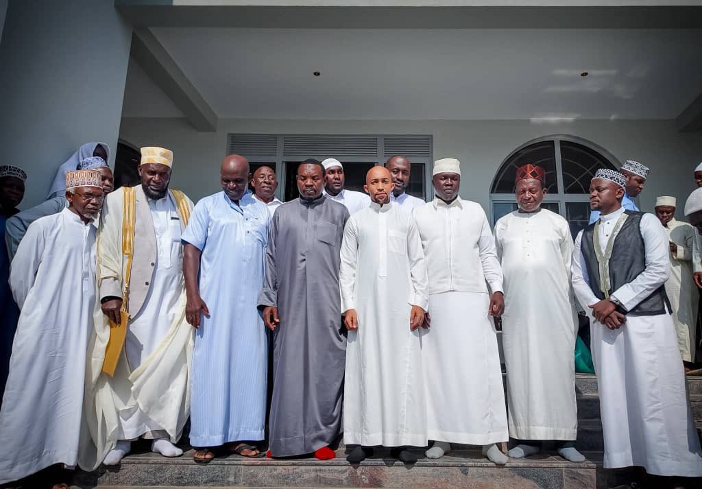 Over the weekend, I was honored to officiate the opening of Asuman Mosque in Mbarara—built with heartfelt support from non-Muslims! 

This interfaith unity shows diversity is our true strength. Let’s inspire more such gestures to build bridges and foster compassion across all