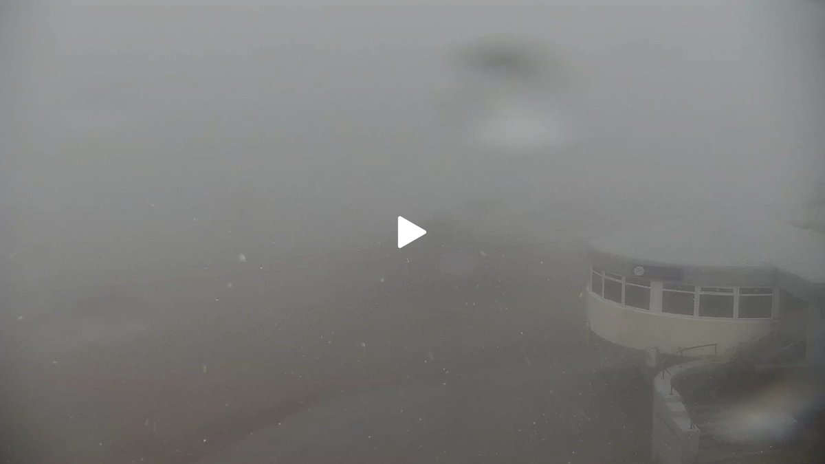 pablogijon's tweet photo. Nevando en el Cuetu Negru en #Valgrande-#Pajares. La cota de nieve ronda los 1.700 a 1.800 metros de altitud esta mañana en #Asturias. https://t.co/BPCudwasOw