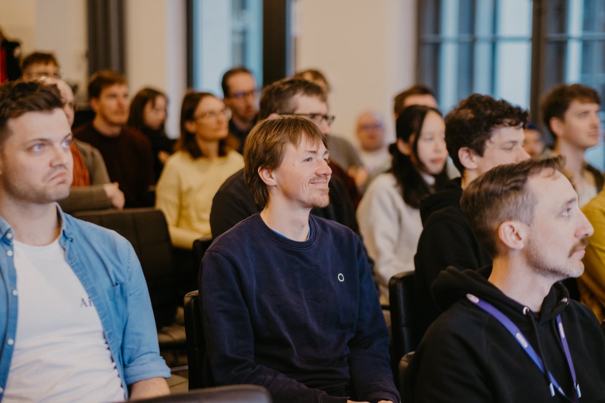 Chcete vědět, jak Češi vnímají generativní AI? Co je nadchlo, co děsí a kdo ji (ne)používá?  

Přijďte na Divided by AI – 25. 9. v Truhlárně nebo online.
 
📊 Výzkum o postojích 
🤵 Petr Lupač (FF UK) 
®️ Registrace: lnkd.in/eKBYU3Je #AI #Czechia #sociologie #Miton