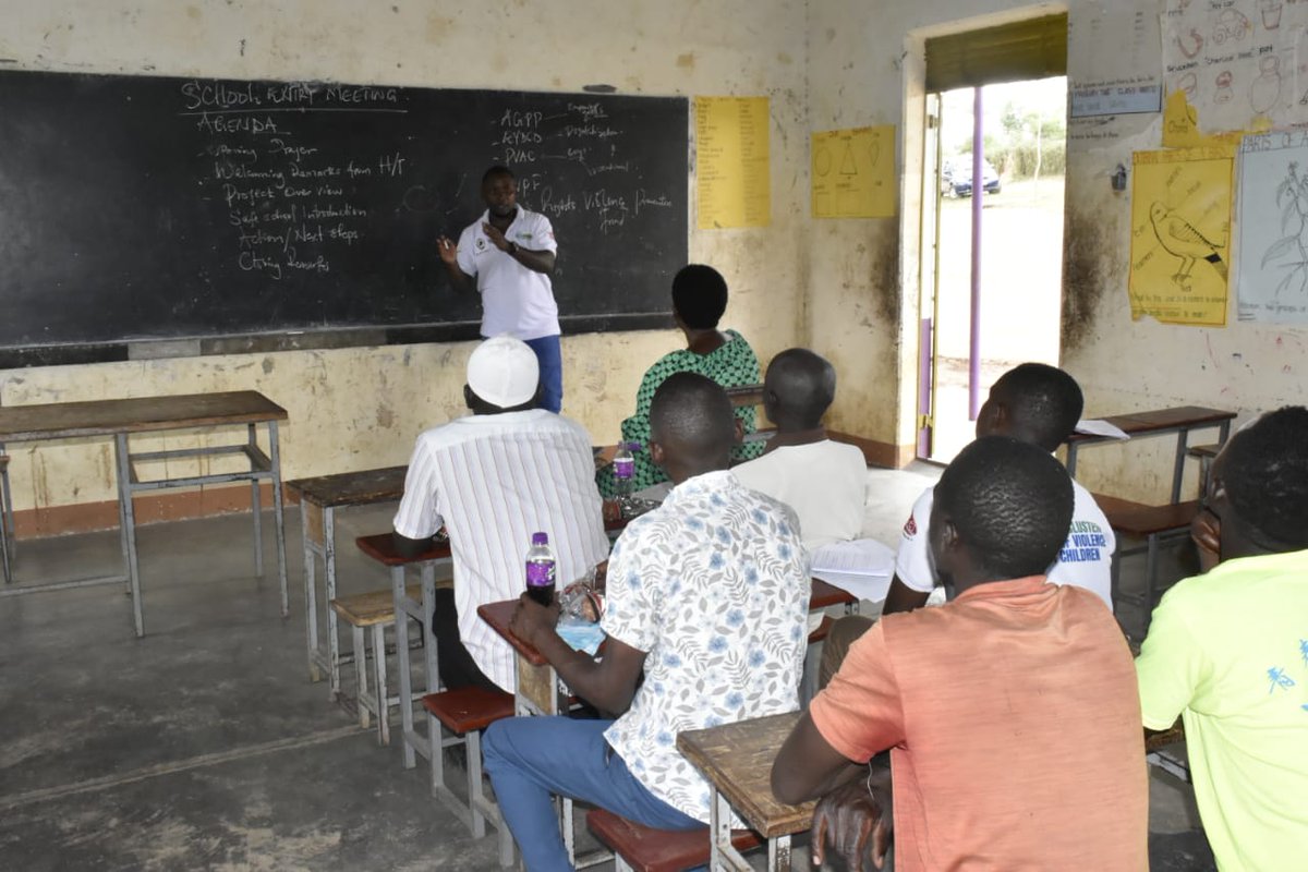 wogciuganda's tweet photo. We partnered with SSF &amp; HORE,with @CRVPF1  support under P-VAC project,held school entry meetings at Lyakajura, Kyememba &amp; Kasabwa Primary Schools.The Stakeholders praised the initiative for promoting #SafeSchools,stronger teacher-student relationships &amp; better learning outcomes. https://t.co/tBEMDS8V6b