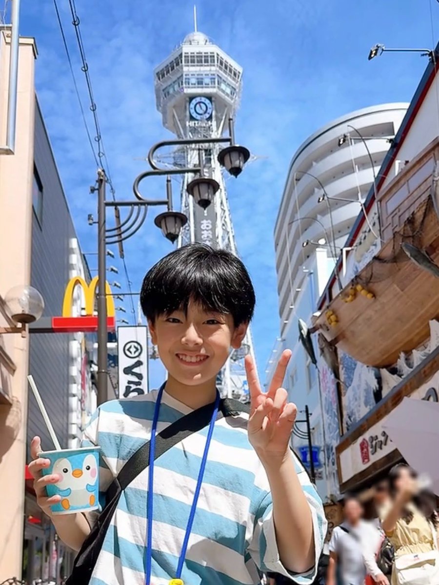 koga_sakurai's tweet image. 大阪 🐙新世界をブラブラお散歩🚶🏻
串カツ屋さんデビューで
『ソース二度づけ禁止』のルールを知る。
チーズ串揚げが一番のおいしかった👍🏻
最後はデザートで〆る。みかん串揚げ🍊
#ごちそうさまでした
#大阪旅　#日本一の串かつ横綱
#大阪グルメ　#通天閣
#テアトルアカデミー　#櫻井煌牙