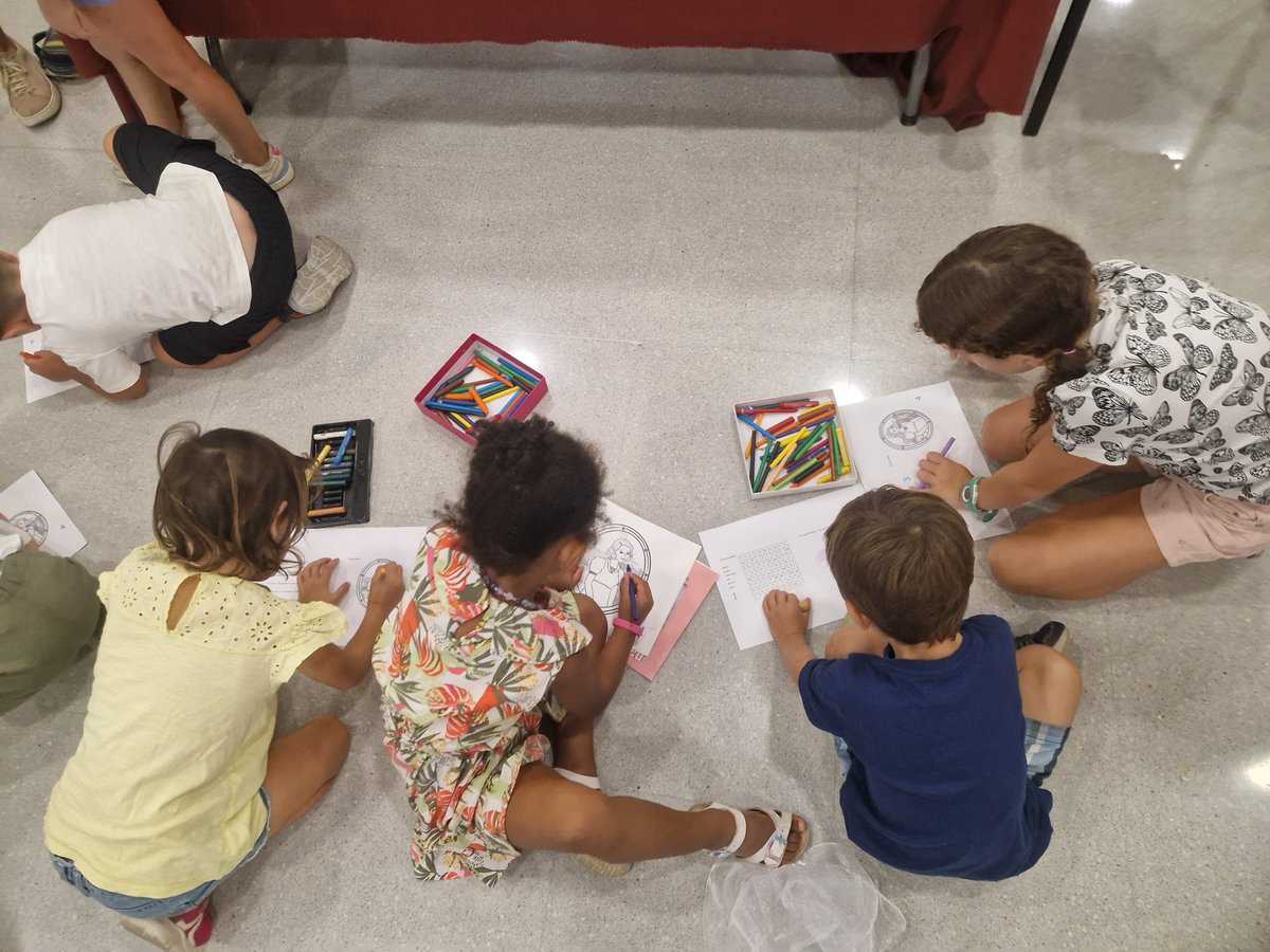 Per Sant Roc hem compartit estona amb gent molt maca i és molt guai. També amb el contacontes amb la Laura Rueda com a toc final! L'any q bé més. El proper 18 Octubre més!