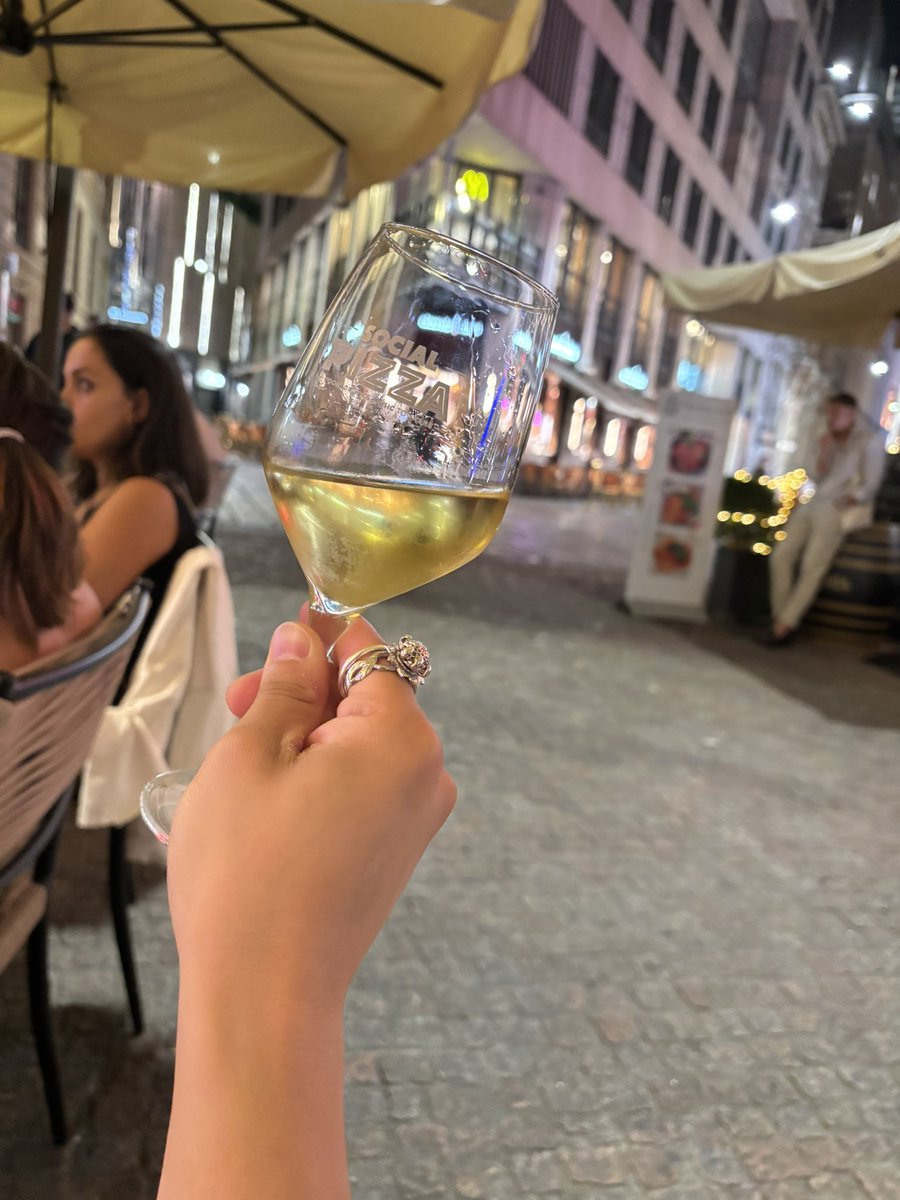 yt_bite_larc's tweet photo. イタリア語もフランス語もさっぱりピーマンで何もわからんけど、景色すごく綺麗で満喫 https://t.co/Npe8UPJAyC