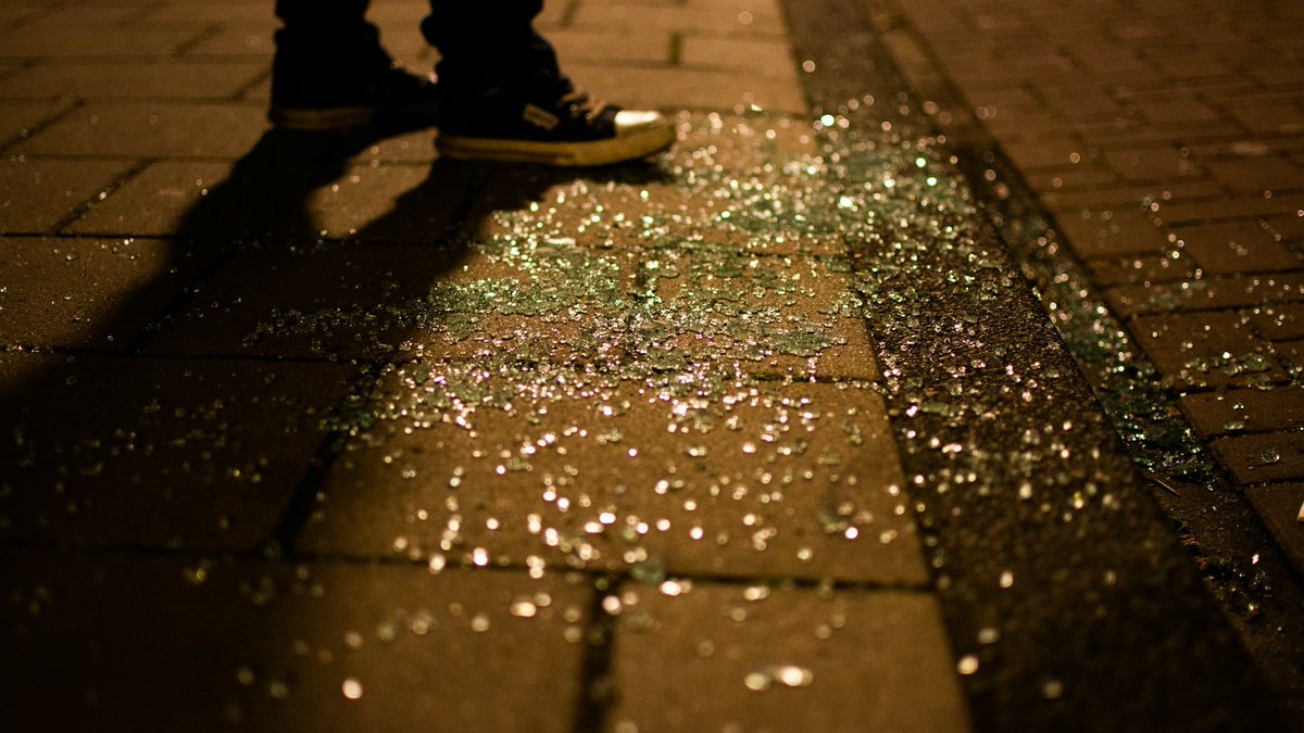 Angriff in Zürcher Tram und in SBB-Zug: Die Polizei gerät in Erklärungsnot – das Bahnpersonal fordert härteres Durchgreifen der Justiz.

Jetzt auf mobimag.ch/gewalt.