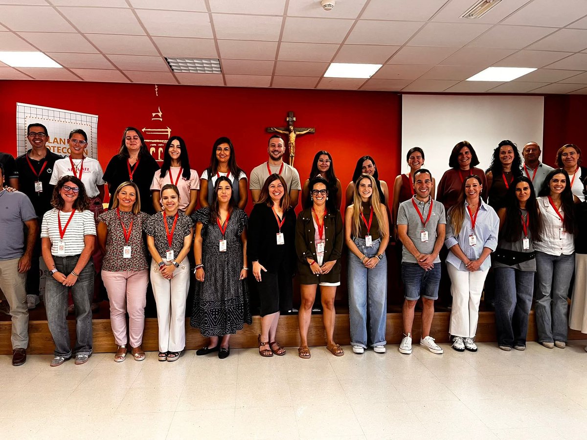 AgustinosGuadal's tweet image. ¡Con ilusión iniciamos el curso de formación para los nuevos docentes de la #RedEducar!
Este fin de semana, nos unimos a otros centros para compartir valores, misión y comunidad 💛📚

¡Bienvenidos a la gran #FamiliaAgustiniana! ✨

#FormaciónDocente #EducaciónConValores